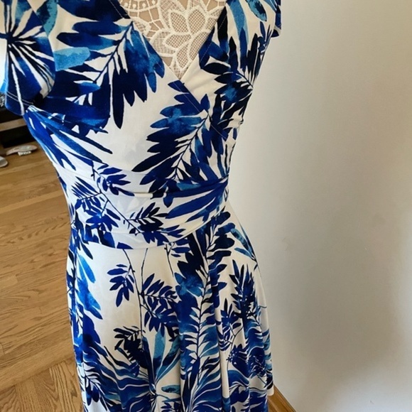 Maggy London Size 8 Blue & White Floral Midi Faux-Wrap Dress - Picture 5 of 8